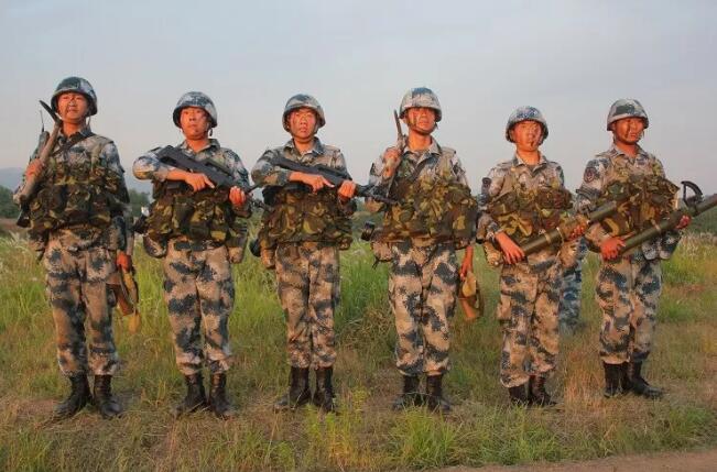 爸爸您看！现在的我，顶天立地！