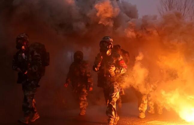 爸爸您看！现在的我，顶天立地！