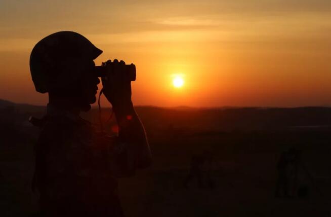 爸爸您看！现在的我，顶天立地！