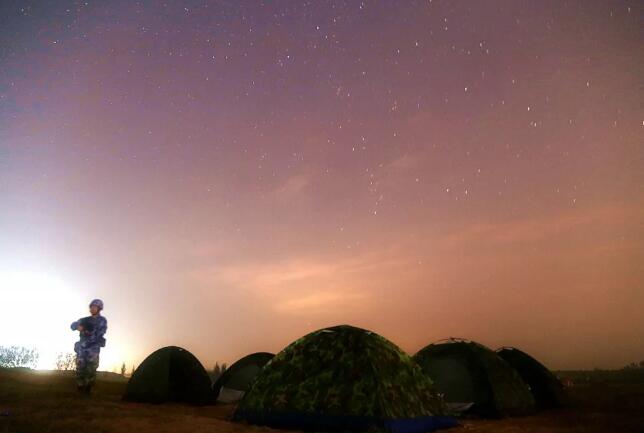 爸爸您看！现在的我，顶天立地！