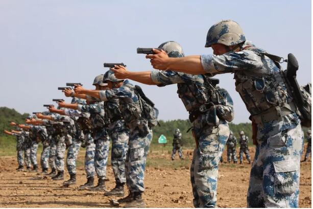 爸爸您看！现在的我，顶天立地！