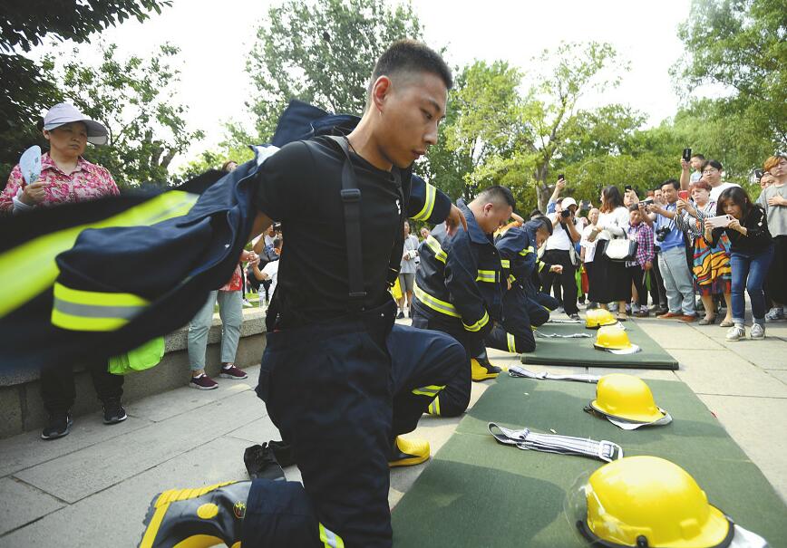防风险 除隐患 遏事故 济南市举办“安全生产月”宣传咨询日活动