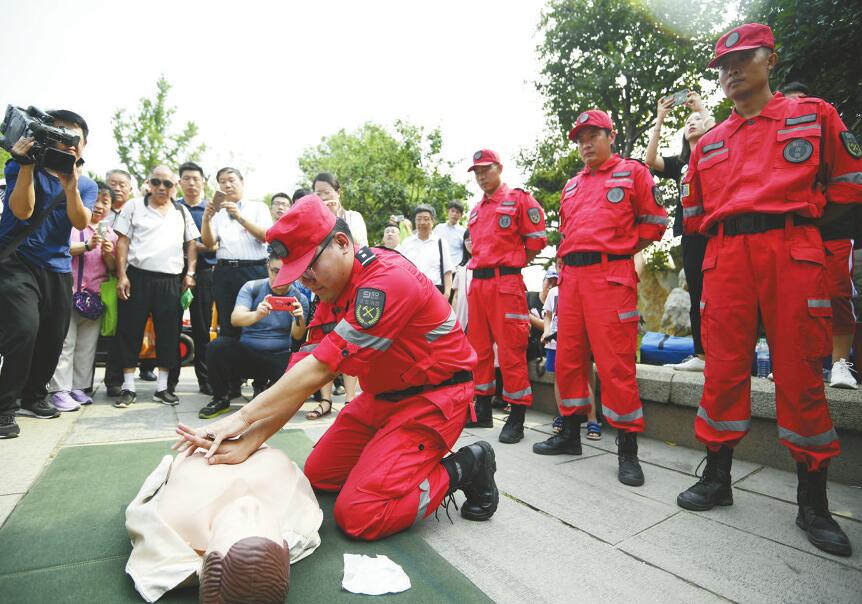 防风险 除隐患 遏事故 济南市举办“安全生产月”宣传咨询日活动