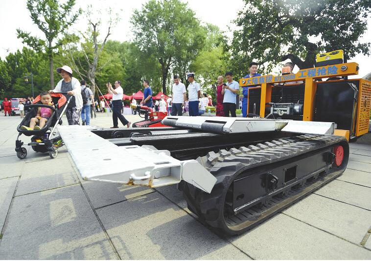 防风险 除隐患 遏事故 济南市举办“安全生产月”宣传咨询日活动