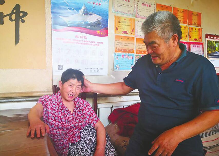 [温暖泉城]陈长水:照顾病妻32年不离不弃