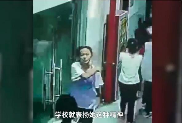 帅炸了!13岁女生指挥撤离 网友:你逆行时临危不乱的样子简直美呆了