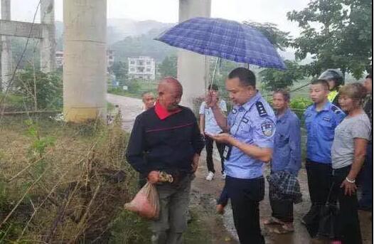 老人背11万现金流浪 在外漂泊5天直到被居民发现