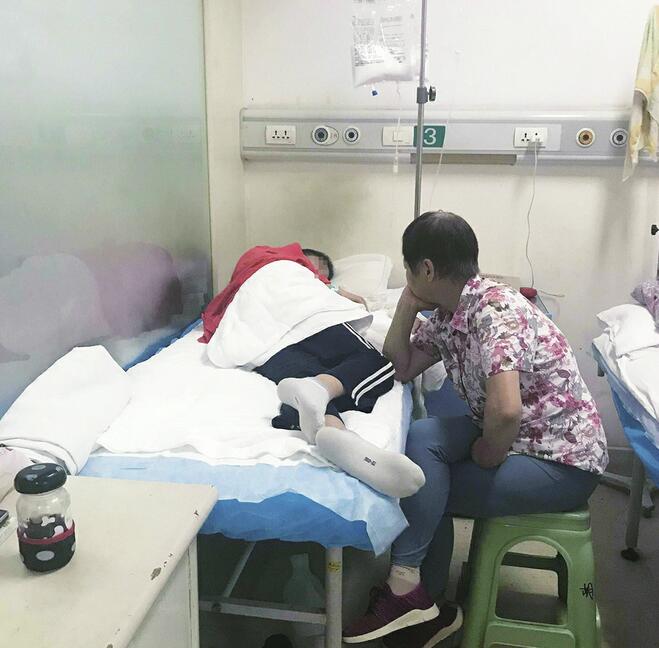 毒宠!13岁少年俩月被网购毒蛇咬了两次 另类宠物多是网购