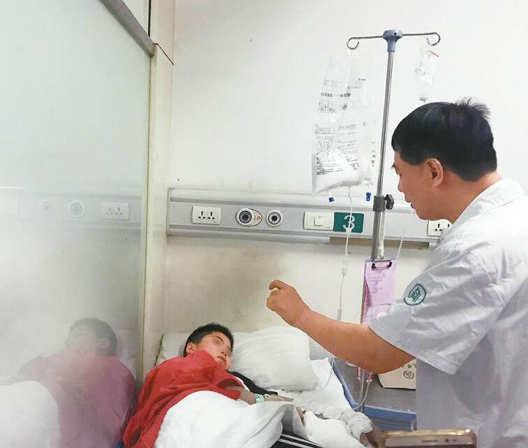 毒宠!13岁少年俩月被网购毒蛇咬了两次 另类宠物多是网购