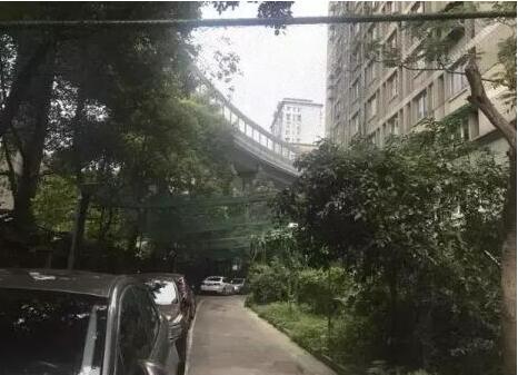 小区装摄像头朝天 47个摄像头仰拍 为防高空抛物也是拼了！