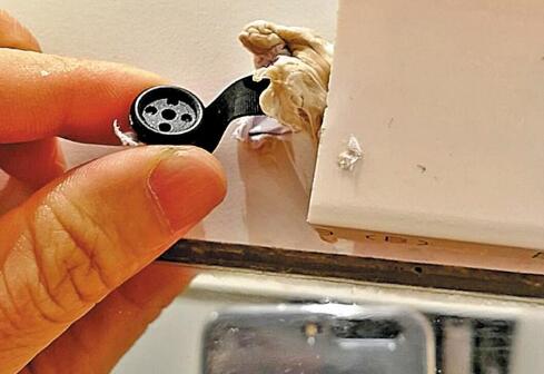 优衣库试衣间摄像头摆放者落网 警方正在做进一步的处理