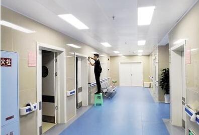 一出生就进名校？病房以名校命名初衷是祝愿 律师有话说