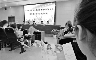 这还需要教？高校开女生婚恋课 课堂上掌声不断学生乐得前俯后仰