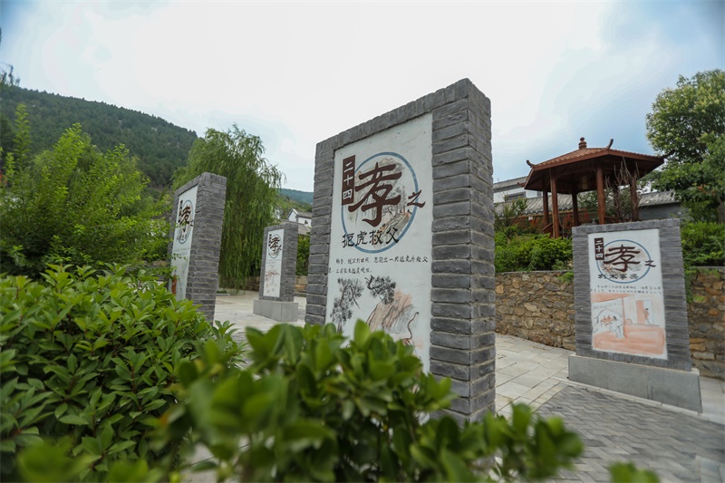 百名青年记者走基层