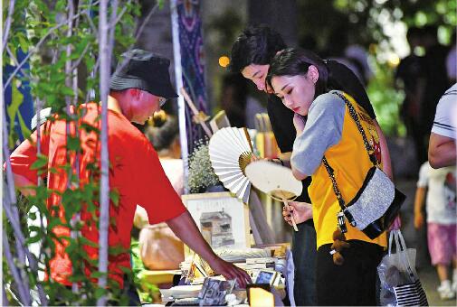 小南湖夜市讓百花洲“亮”出另一面 市民、游客盡情體驗(yàn)濟(jì)南夜生活