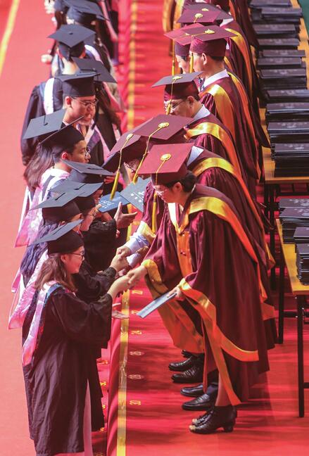 3所驻济高校同日举行本科生毕业典礼 校长上“最后一课”