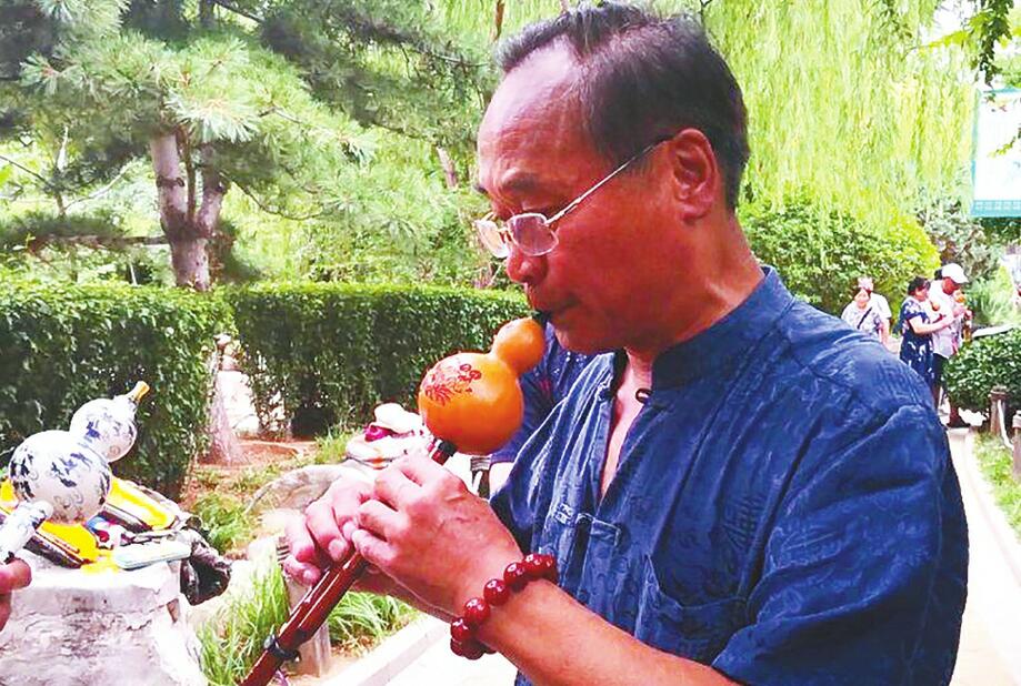 [温暖泉城] 六旬老人免费教葫芦丝10余年