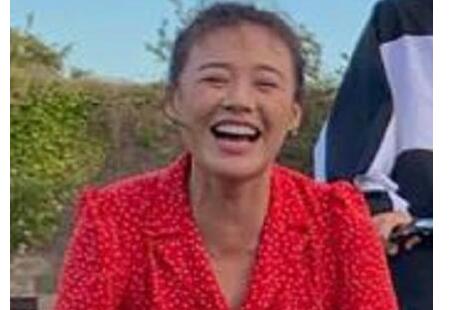 张若昀唐艺昕结婚 马思纯笑得过于开心隔着屏幕笑出声！