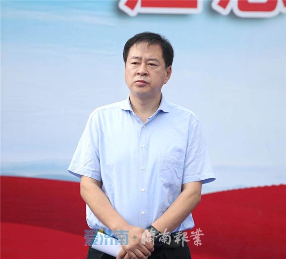 济南 济南时政 时政要闻  >正文    出席今天活动的领导有:副市长孙斌