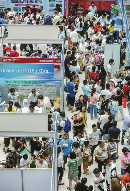 第三届中考志愿填报服务会火爆上演 7万余人次来“问计”