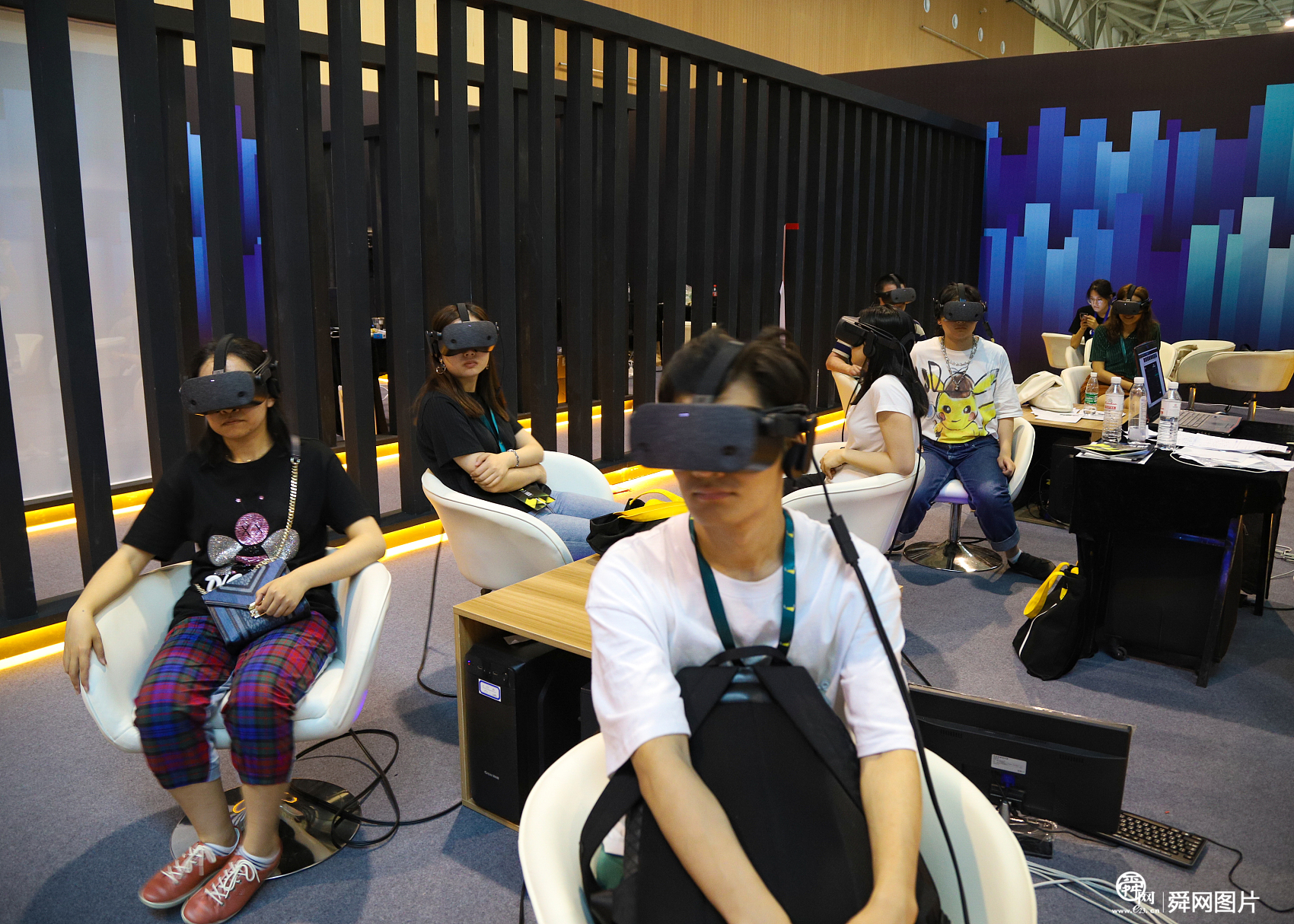 科技感十足！实拍2019国际虚拟现实创新大会现场