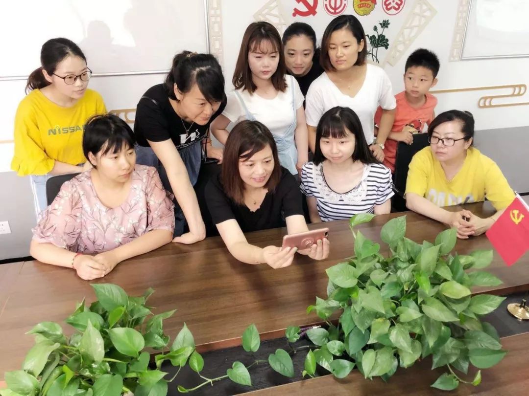 亲，看了吗？七百多万人次分享的家国情怀故事汇是这样的！