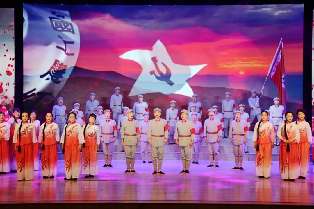 亲，看了吗？七百多万人次分享的家国情怀故事汇是这样的！