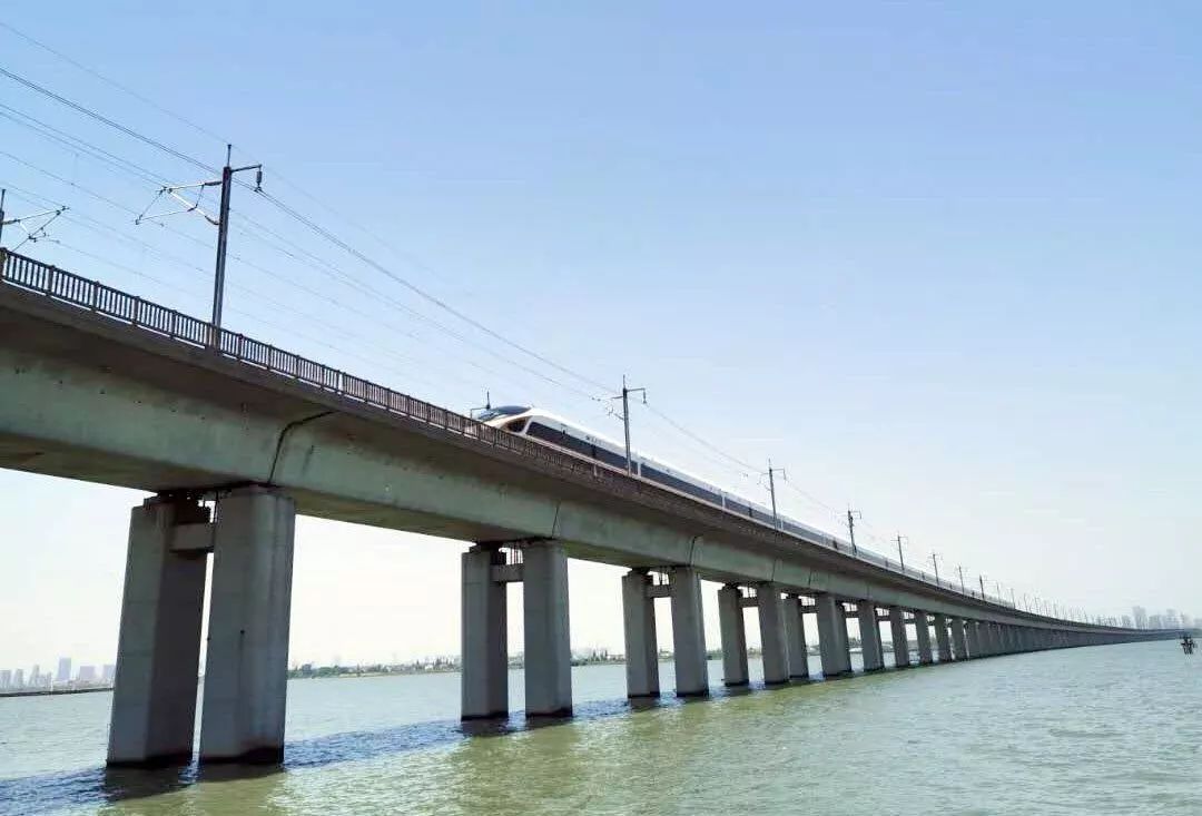 拥有多项“世界第一”的铁路，今天8岁了