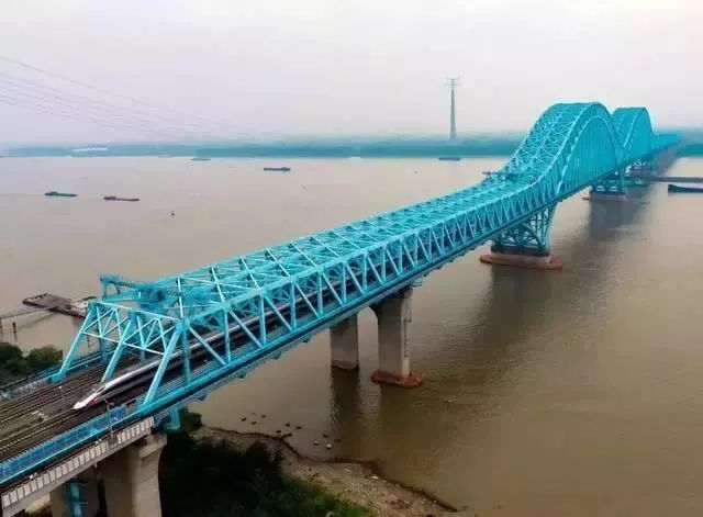 拥有多项“世界第一”的铁路，今天8岁了