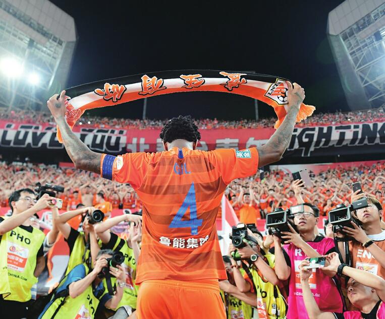 吉尔告别难说再见!李霄鹏确认吉尔返回巴西 赛后深情告别鲁能球迷