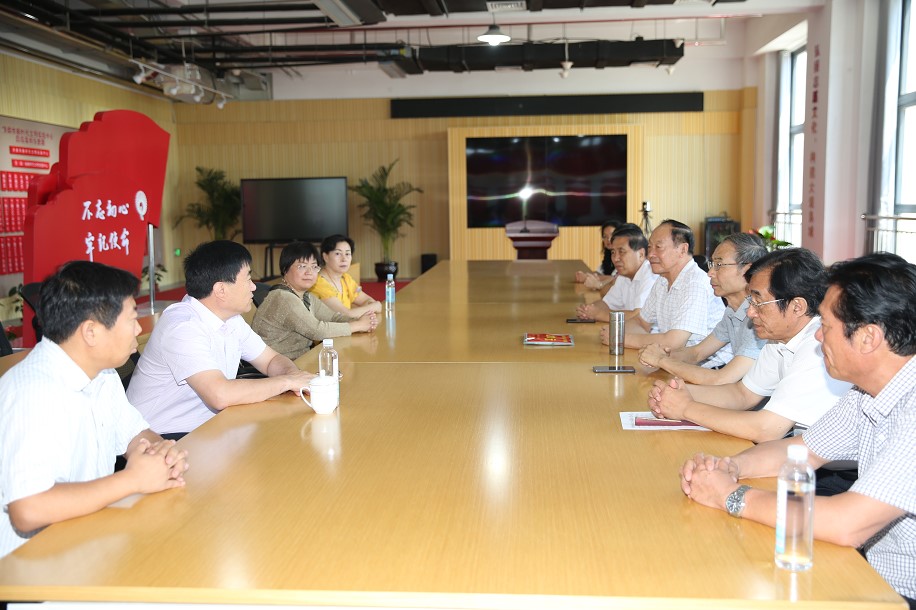 献礼党的生日!济南融媒服务站16名市民巡访团成员为湘西送爱心