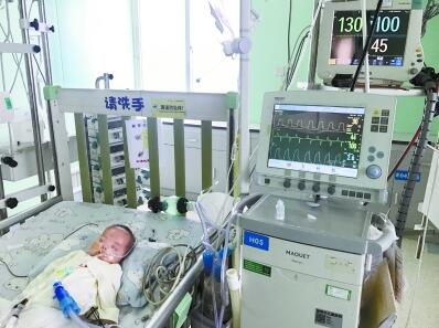 昆明重病患儿转运 4个月大女婴命悬一线众人上演生命接力