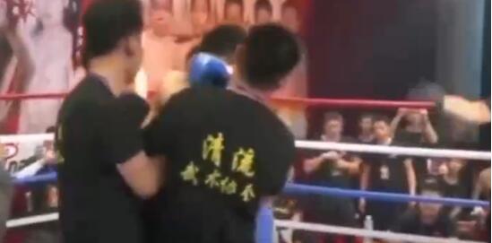 一秒KO!点穴击垮散打冠军真的假的?网友质疑两人配合表演