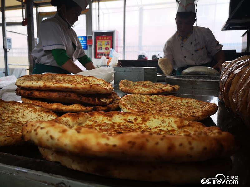 【边疆党旗红】新疆和田夜市：一颗粽子的红色基因