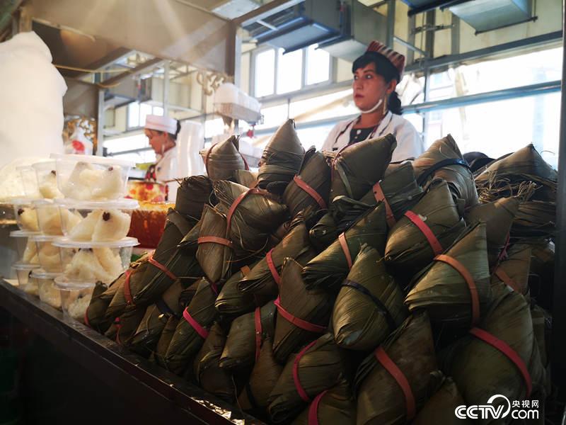 【边疆党旗红】新疆和田夜市：一颗粽子的红色基因