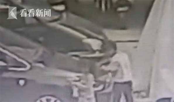 车被划伤反遭投诉 “熊孩子”划车后哇哇叫奶奶一口咬死说吓到孙子了