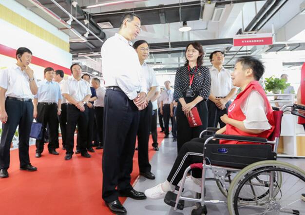 全省16市党委宣传部部长及省级媒体负责同志到济南日报报业集团调研观摩媒体融合