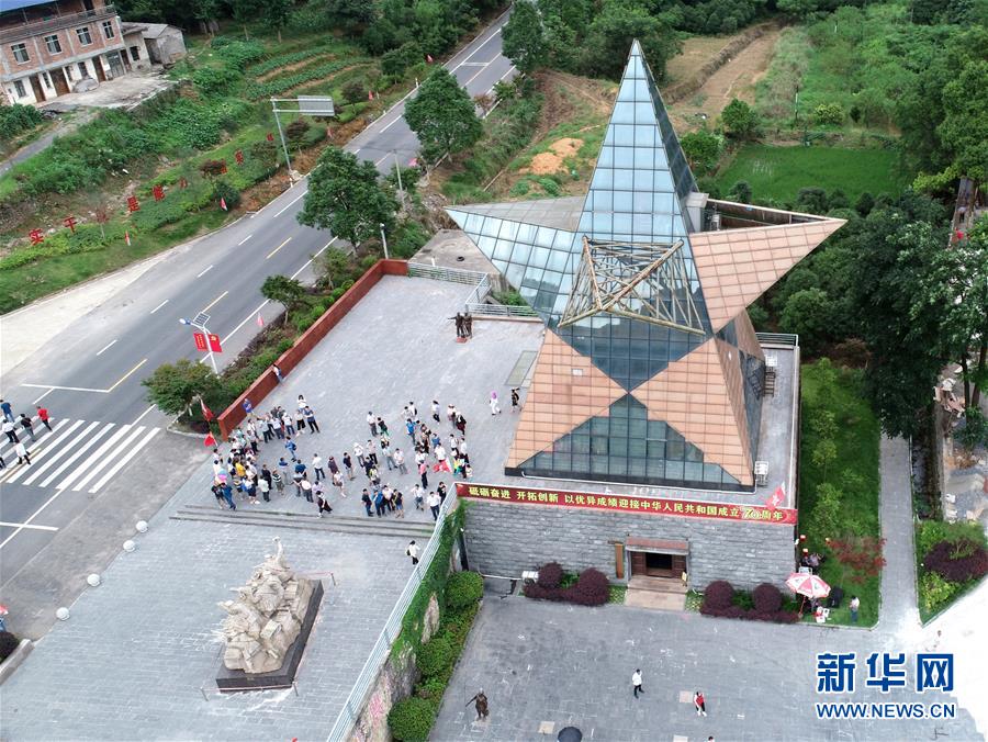 历尽苦难而淬火成钢——红军为什么能冲出绝境？