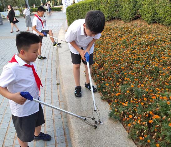 共筑碧水蓝天，小小义工在行动