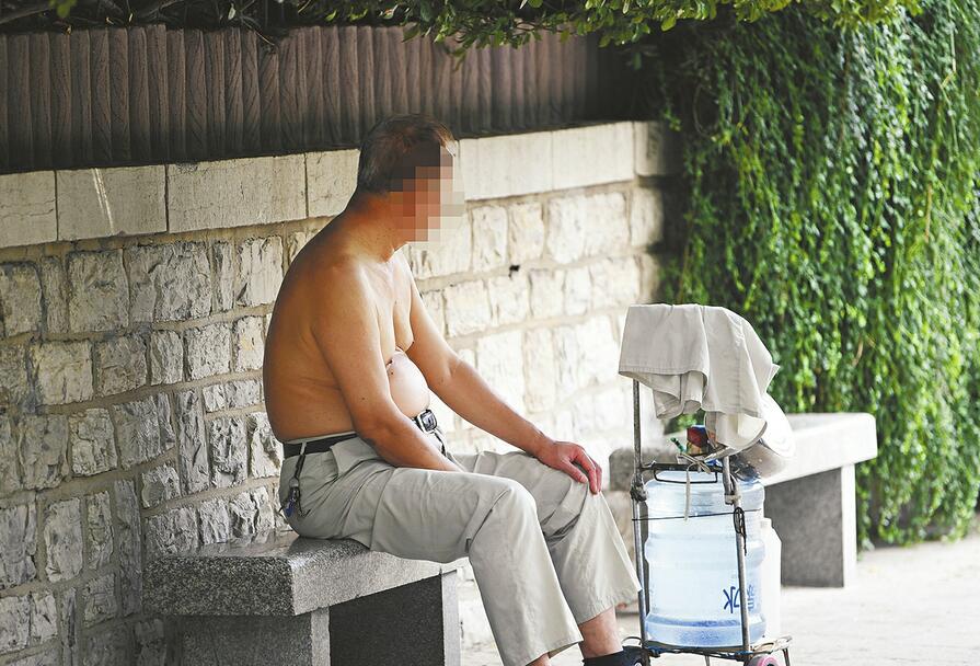 【不文明度夏曝光台】你们旁若无人 文明何处安放