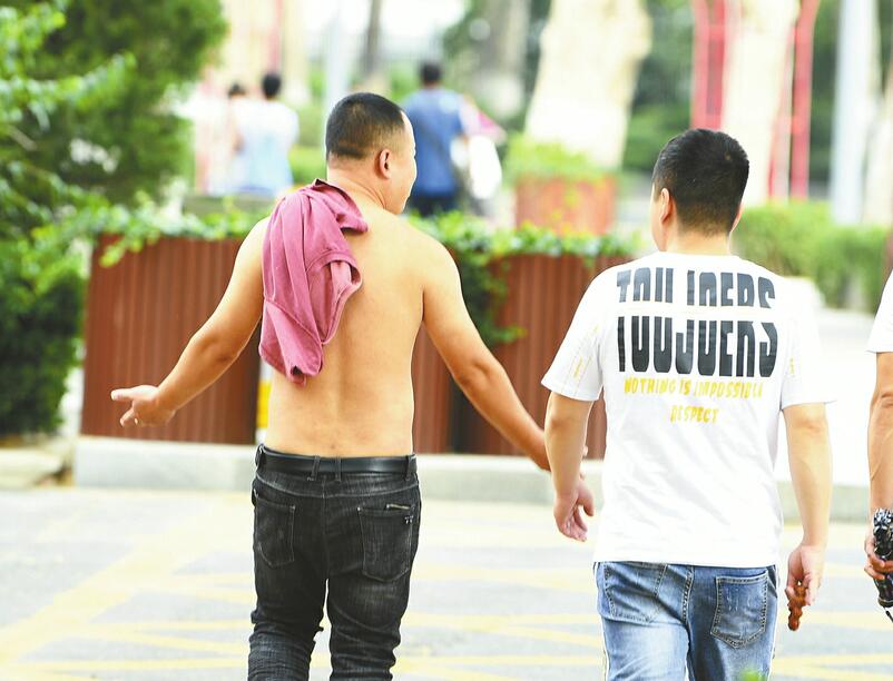 【不文明度夏曝光台】你们旁若无人 文明何处安放