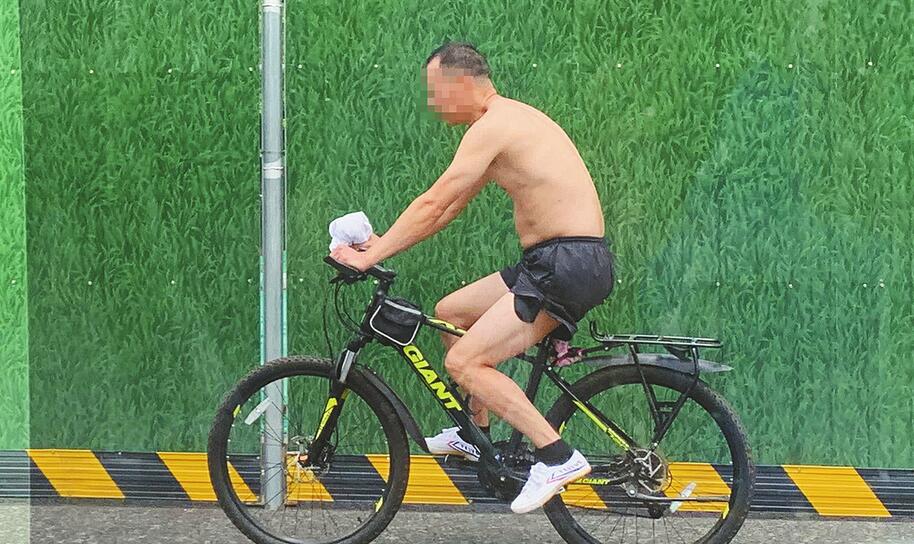 【不文明度夏曝光台】你们旁若无人 文明何处安放