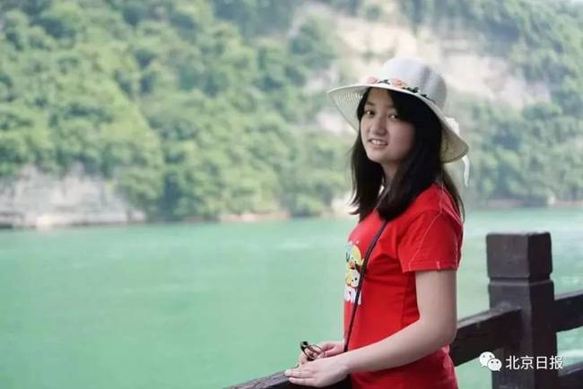 手动点赞!寒门女孩清华毕业 毕业发言感人未来可期