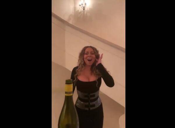 不甘示弱！凯莉海豚音开瓶盖