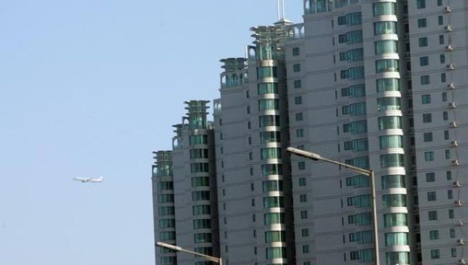 北京禁止违法群租，房间内不能打隔断，每间居住人数不得超2人