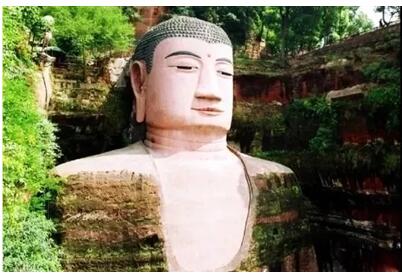 乐山大佛像擦了粉底吗？ 开凿于唐开元元年距今已1216年