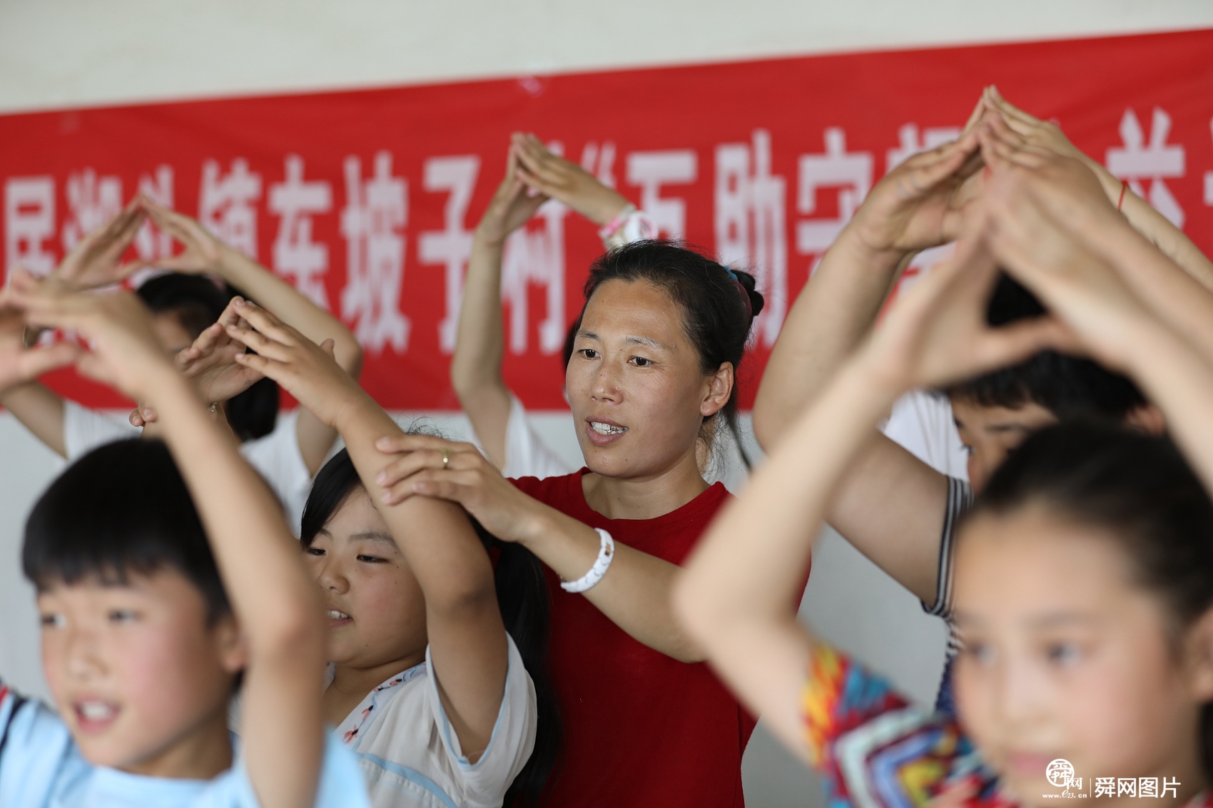 山东临沂：沂南村支书创办“公益课堂”陪学生度过快乐暑假