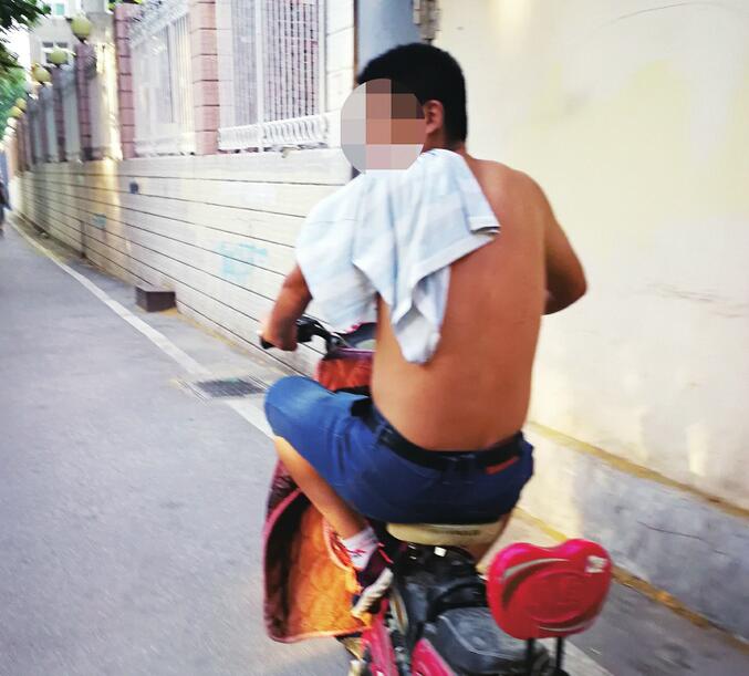 【文明度夏曝光台】度夏要文明“膀爷”要慎行