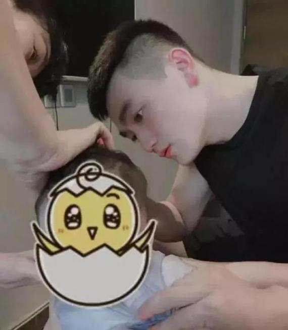 疑似张馨予女儿首曝光