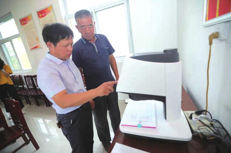 村里有了“盖章机”证明一趟就办好